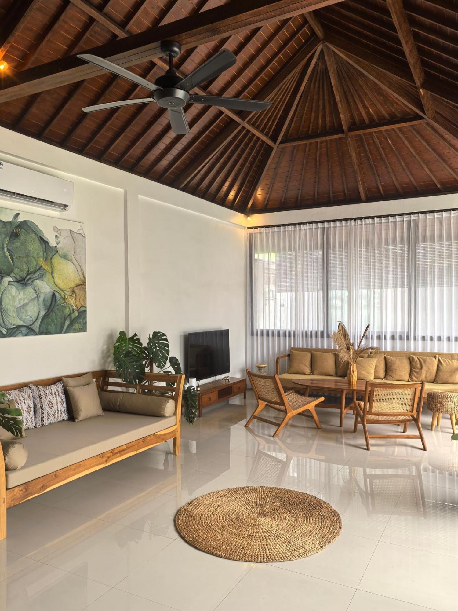 Veyla 10 Mins Walk To Villa Seminyak (Bali)