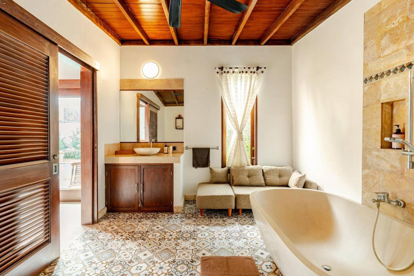 Villa Veyla 10 Mins Walk To *